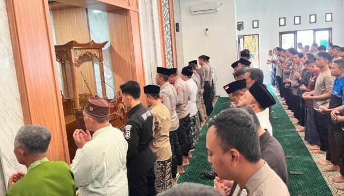 Kapolres Kediri Ajak Doakan Korban Demo Jakarta: Polisi Gugur dan Ojol Meninggal