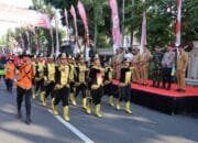 Ribuan Pelajar SD/MI Ramaikan Gerak Jalan Kemerdekaan di Lamongan