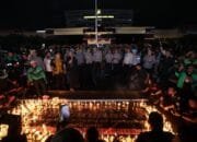 Solidaritas Tanpa Batas, Ojol Gelar Doa Bersama 1000 Lilin di Surabaya