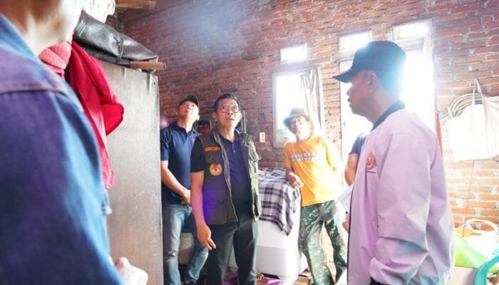 Bencana Angin Kencang di Batu, Wali Kota Bantu Perbaikan Rumah dan Beri Dukungan Warga