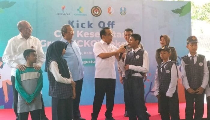Berani Bicara Inggris, Siswa SMPN 1 Padangan Bojonegoro Dapat Kaos Eksklusif GEMI