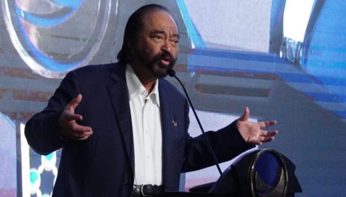 NasDem Nonaktifkan Dua Kader Populer di Senayan Ahmad Sahroni dan Nafa Urbach