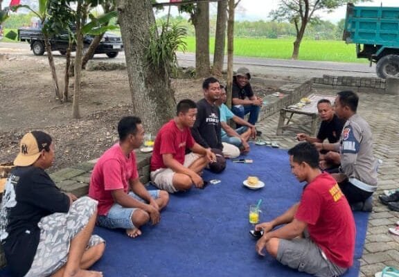 Demi Keselamatan di Jalan Raya, Sopir Truk Muat Tanah Galian C Dapat Himbauan Dari Kasatlantas Polres Bojonegoro