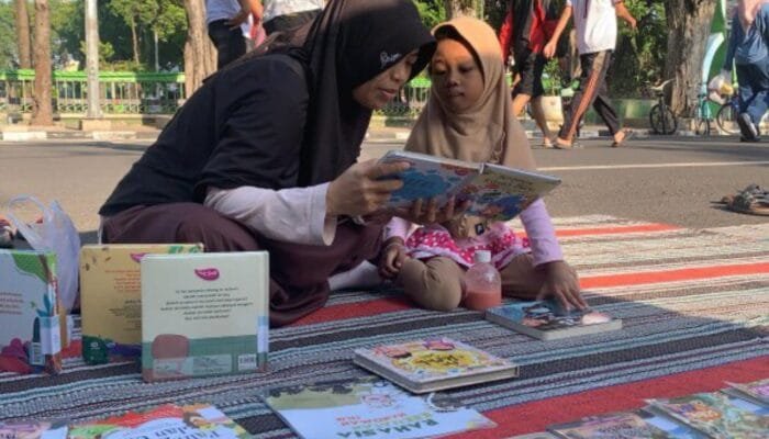 CFD Bojonegoro Semakin Seru, Anak-Anak Ketagihan Membaca Buku