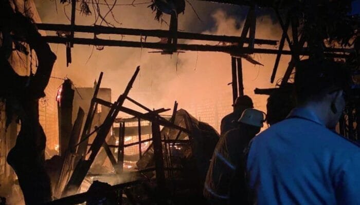 Detik-Detik Rumah di Lamongan Terbakar Hebat Saat Pemilik Terlelap