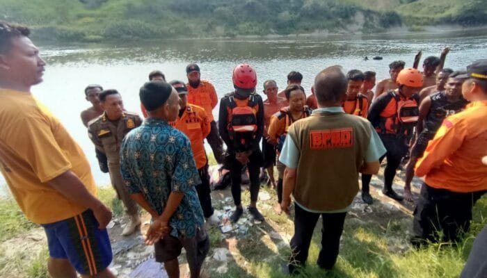 Hari Kedua Pencarian Korban Tenggelam di Sungai Bengawan Solo Bojonegoro