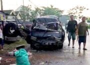Mobil Carry Bermuatan Rempah Tabrak Pohon Mangga di Balen Bojo, Sopir Dilarikan ke RS