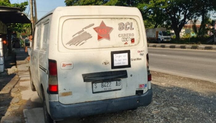 Tanpa SIM, Pengemudi Mobil di Lamongan Sebabkan Pemotor Masuk Rumah Sakit