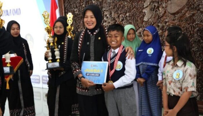 Anak SD Bojonegoro Hebat Bercerita dengan Dialek Lokal
