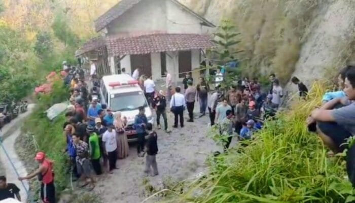 Tangis dan Amarah Warga Pulung, Anak Bunuh Orang Tua Kandung Sendiri