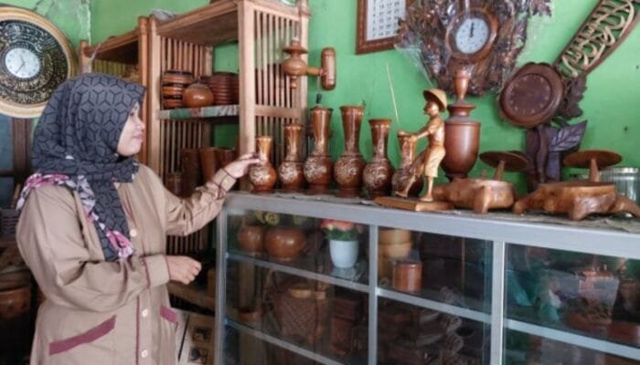 Semangat Tak Luntur, Perajin Jati Bojonegoro Ini Tetap Bertahan Dimasa Sulit