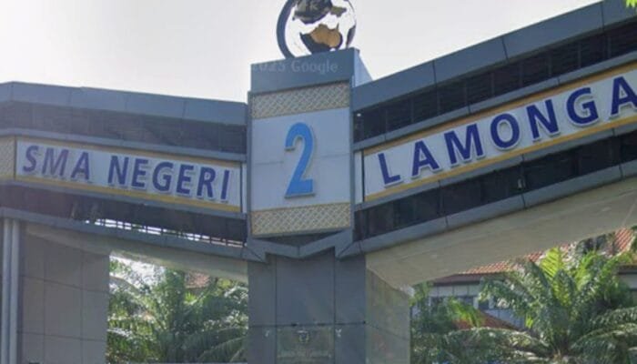 Diduga Lalai, MBG Bikin 13 Siswa SMAN 2 Lamongan Keracunan