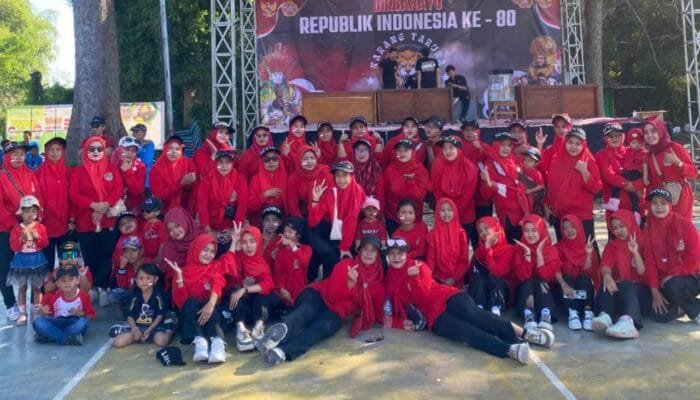 Jalan Sehat HUT RI di Dusun Timbuan Lamongan, Ribuan Warga Bergembira Hadiah Bertaburan