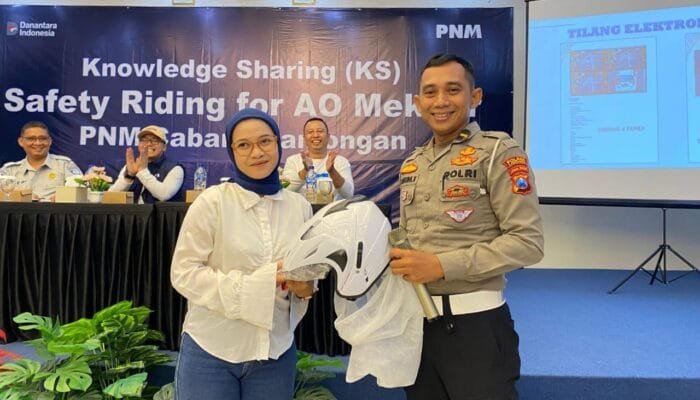 Jalan Raya Aman Bukan Mimpi, Satlantas Lamongan Edukasi Karyawan PNM dengan Cara Unik