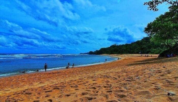 Lupakan Jatim Park, Ini 9 Pantai Malang yang Lebih Seru untuk Liburan