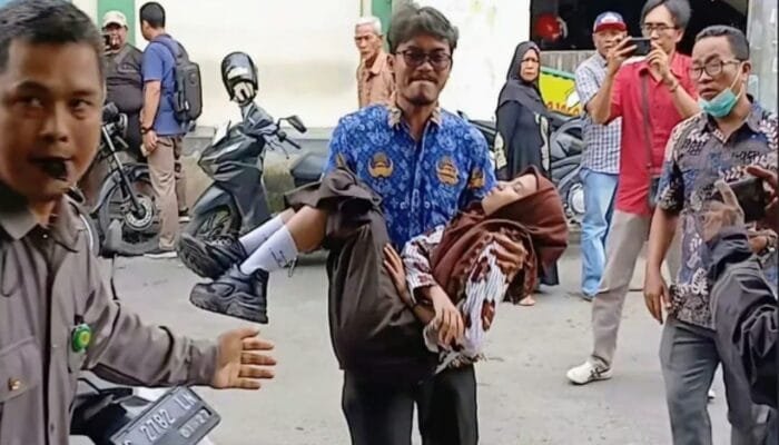 Belasan Siswa SMAN 2 Lamongan Masuk Rumah Sakit Akibat Keracunan Makanan