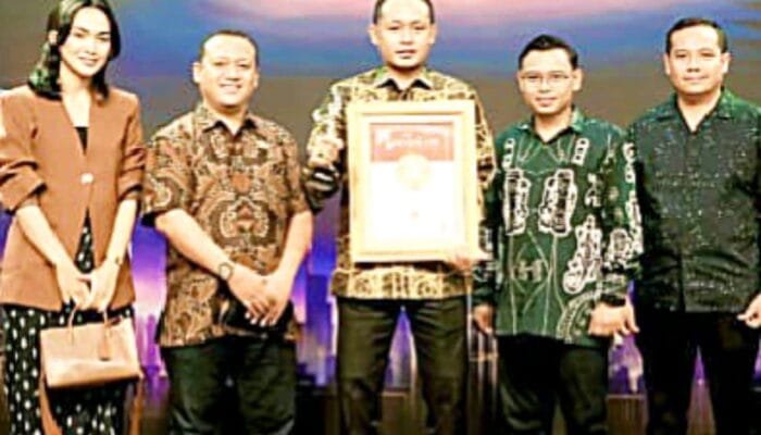 Bojonegoro Berprestasi, Ketua DPRD Umar Raih Penghargaan Asia Global Award 2025