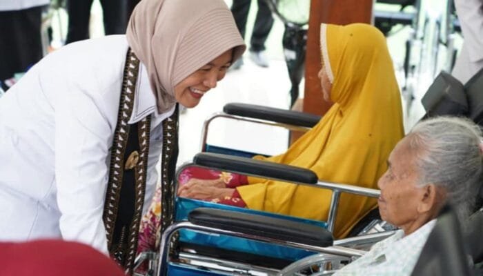 Pemkab Bojonegoro Turun Tangan, 71 Warga Rentan Dapat Kursi Roda Gratis
