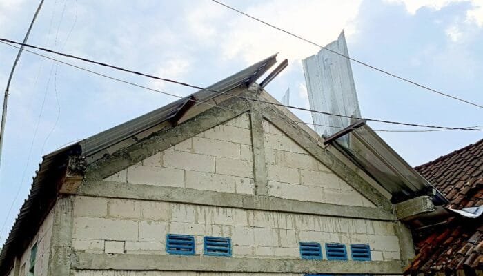 Warga Kedungadem Bojonegoro Ketakutan Diterjang Angin