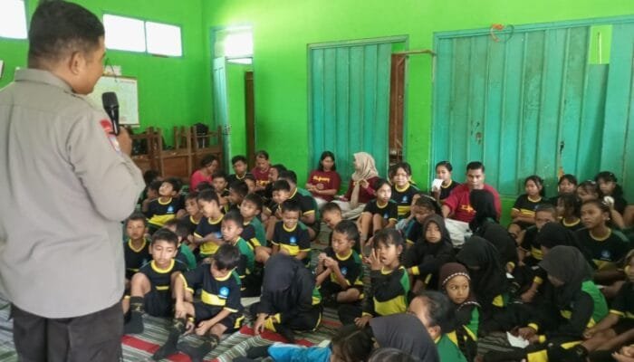Polres Nganjuk Ajak Anak SD Jadi Pelopor Keselamatan di Jalan Raya
