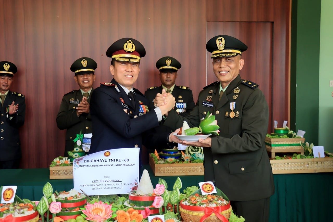 HUT ke-80 TNI di Bojonegoro, Kapolres: TNI-Polri Harus Kompak Demi Rakyat 5f188038 ca7f 46ae b34c 083554c65398