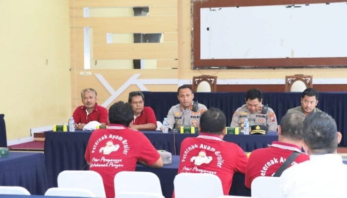 Orasi di DPRD Tak Membawa Hasil, Peternak Lamongan Terpaksa Cari Jalan ke Polres