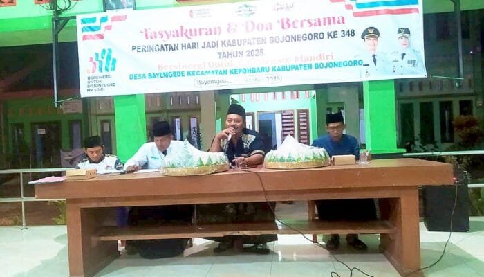 348 Tahun Bojonegoro, Warga Bayemgede Kepohbaru Kompak Gelar Doa Bersama di Balai Desa