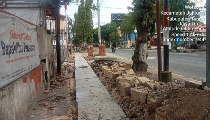 Asal-asalan dan Tak Rapi, Proyek di Depan KPH Jatirogo Tuban Tuai Kecaman Warga