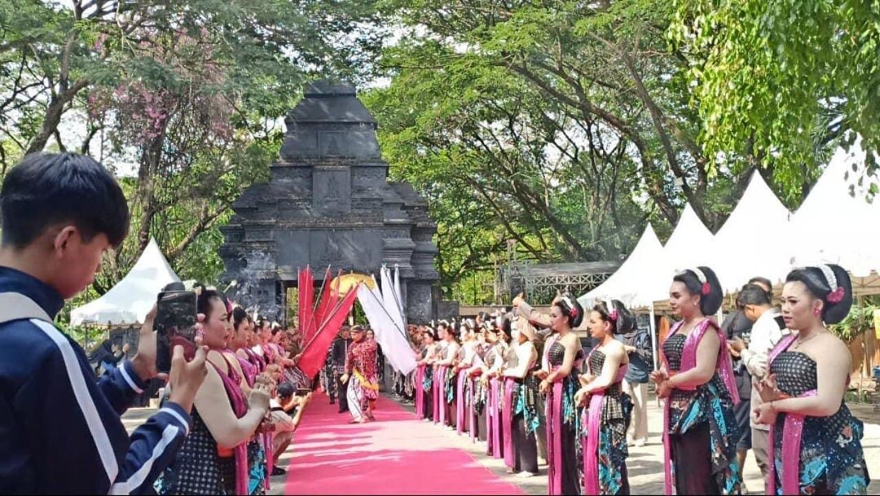 E8ccaf80 f8cc 4734 ae3b d6a9c59a77a2