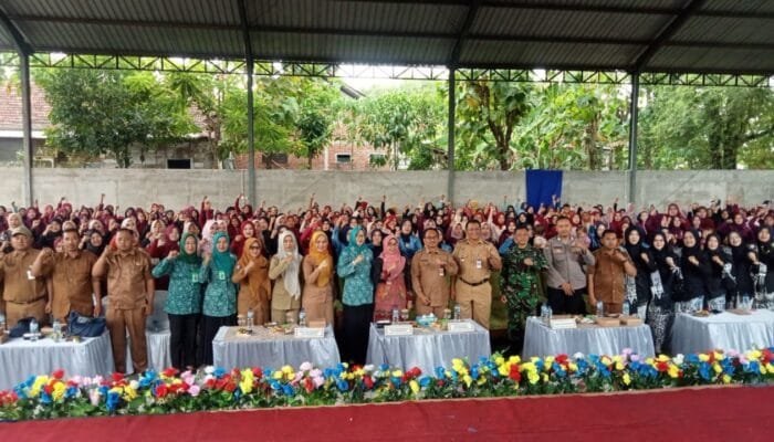 Semangat Ibu-Ibu Kedungadem Luar Biasa, Wisuda SOTH Warnai Gerakan Keluarga Sejahtera Bojonegoro