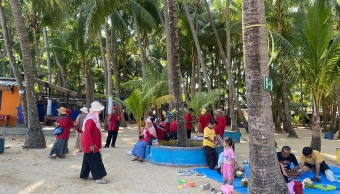 Pesona Pantai Kelapa Tuban Kian Lengkap