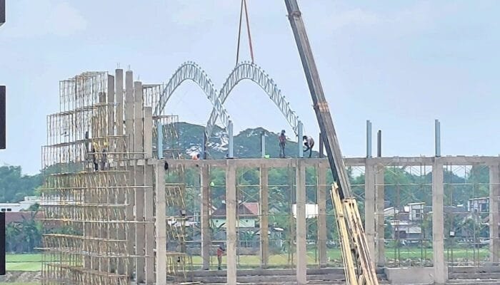 Bangunan Mewah Nyawa Murah, Pekerja Proyek Sport Center Bojonegoro Terancam Bahaya
