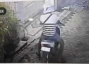 Terekam CCTV, Dua Orang Tak Dikenal Diduga Intai Perumahan di Bojonegoro