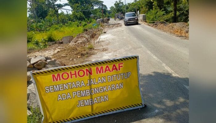 Dinas PU Bina Marga Bojonegoro Benahi Jembatan Ambles di Kedungadem