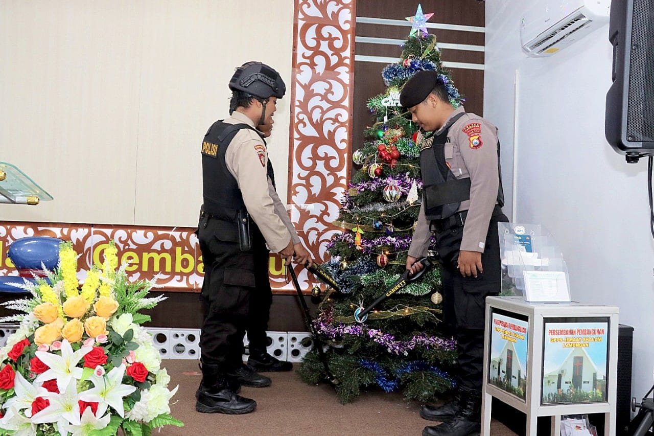 Ibadah Natal di Lamongan Dijaga Ketat, Jemaat Merasa Aman IMG 20251213 WA0011