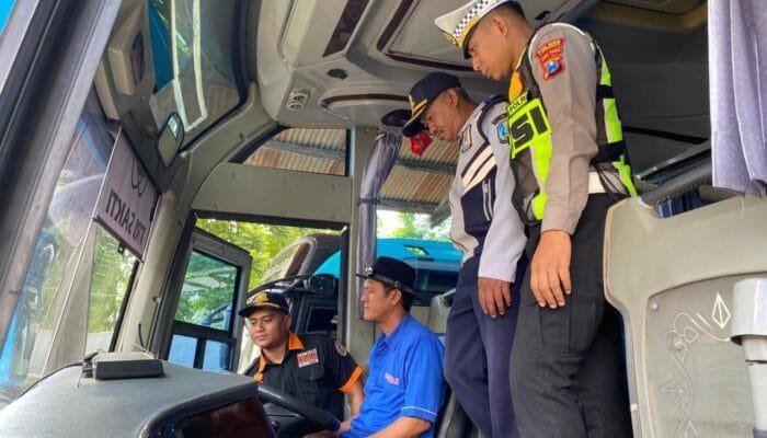 Satlantas Lamongan Pastikan Sopir Bus Bebas Narkoba Jelang Libur Panjang