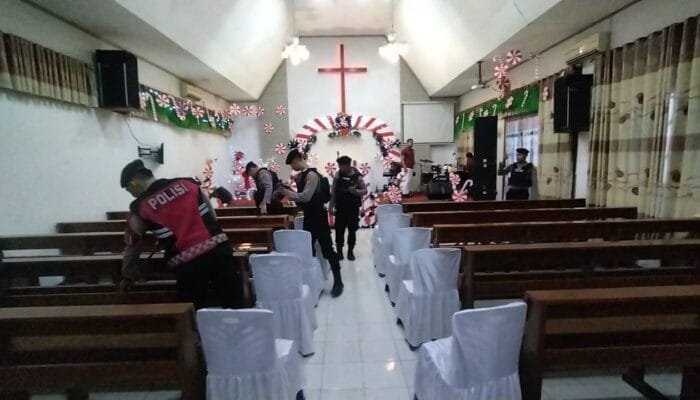 Sebelum Ibadah Dimulai, Polisi Pastikan Gereja di Bojonegoro Aman