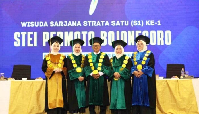 Wisuda S1 Perdana STEI PERMATA Bojonegoro: 63 Sarjana Ekonomi Syariah Resmi Dikukuhkan