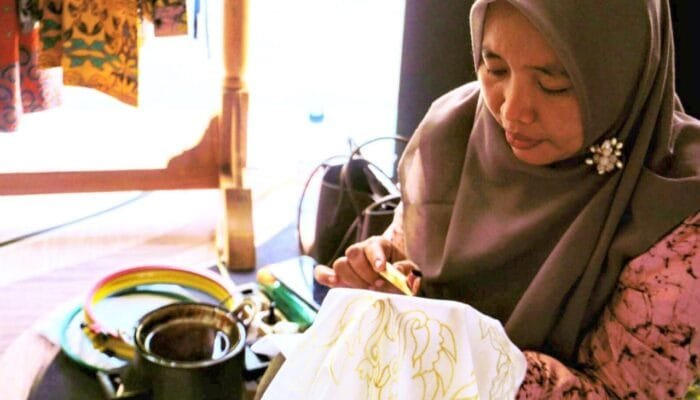 Astutik Kenalkan Ikon Baru Bojonegoro Lewat Motif Batik