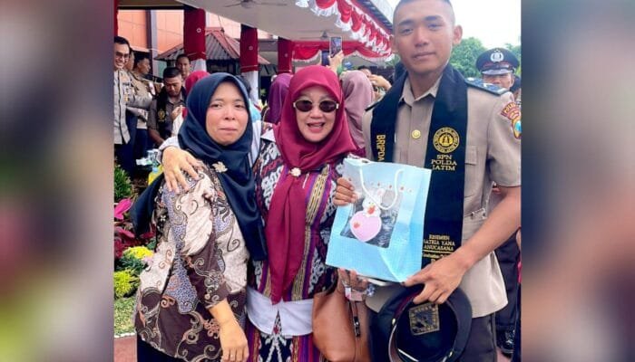 Putra Pedagang Nasi Goreng Bojonegoro Sukses Masuk Polri