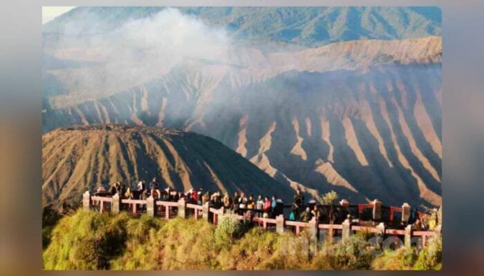 Pesona Tersembunyi Bromo, Dari Bukit Hijau hingga Air Terjun Megah