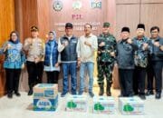 Sambut 2026, Bupati Bojonegoro Bagikan Bingkisan ke Petugas Nataru