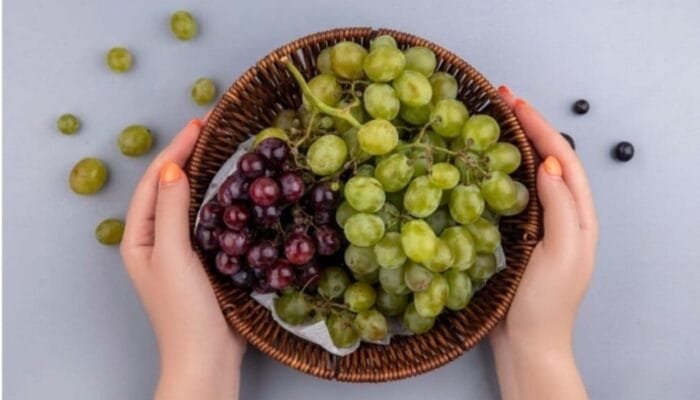 Ritual Unik Tahun Baru, Makan 12 Anggur Dipercaya Bawa Hoki