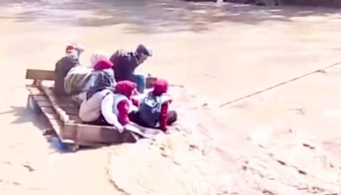 Sungai Kala Ili Aceh Tengah Mengganas, Relawan Bidan Nyaris Tenggelam Saat Bertugas