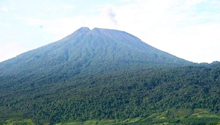 Di Balik Keindahan Gunung Slamet, Tersimpan Ancaman Alam yang Nyata