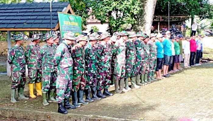 Irigasi Lancar, Lingkungan Hijau: Karya Bakti Kodim Lamongan di Sugio