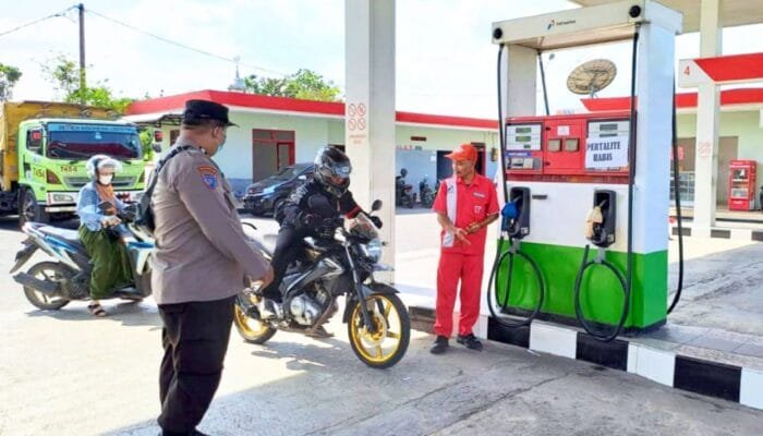 Antisipasi Kemacetan, Polsek Kalitidu Bojonegoro Intensifkan Patroli SPBU