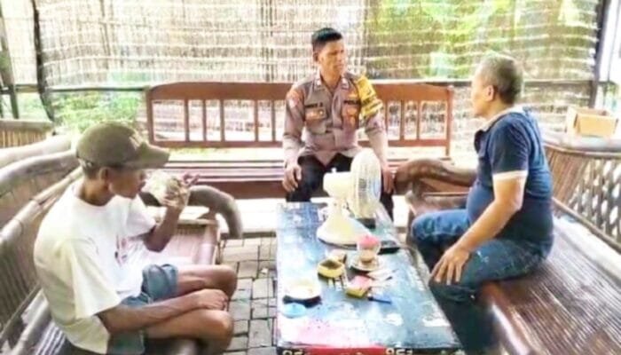 Tak Hanya Patroli, Polsek Trucuk Bojonegoro Bangun Kedekatan dengan Warga