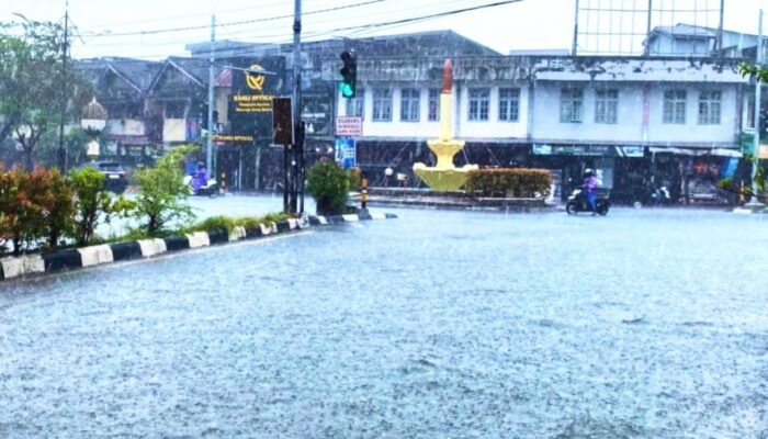 Waspada, Hujan Lebat dan Petir Masih Mengancam Indonesia