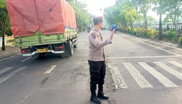 Perempatan Balen Bojonegoro Jadi Fokus, Polisi Siaga Antisipasi Kereta Lewat